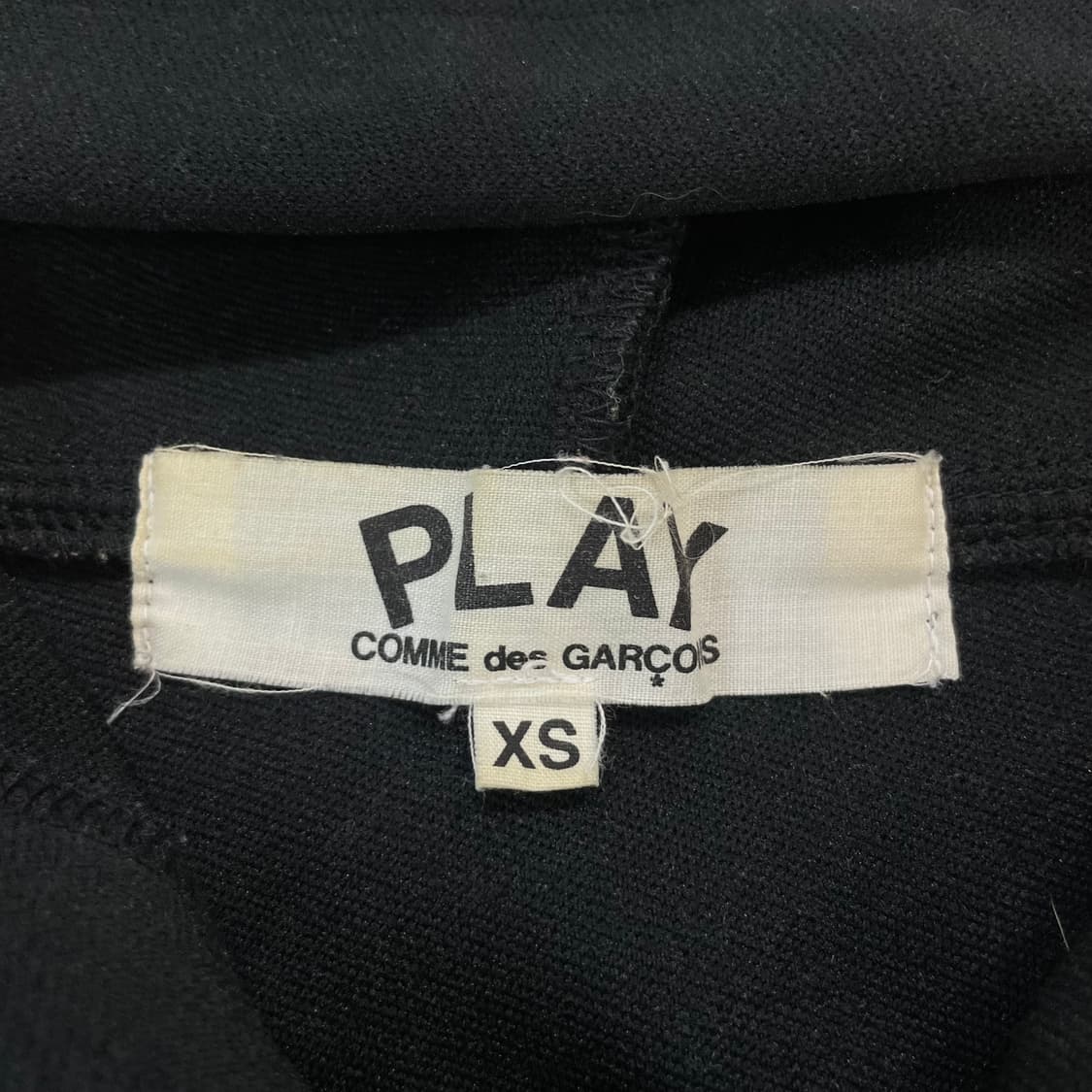 꼼데가르송 하트 와펜 후드집업 블랙 상품이미지4