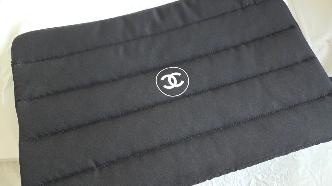 샤넬 뷰티 노트북 파우치 상품이미지1