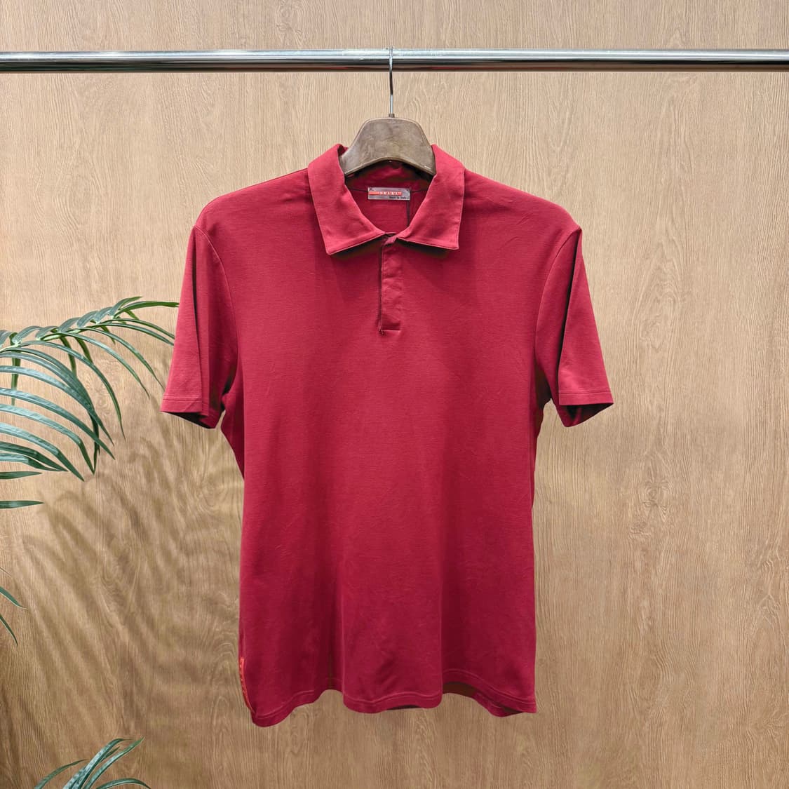 프라다 반팔 카라 티셔츠 사이드 로고 디테일 베이직 레드 상품이미지1