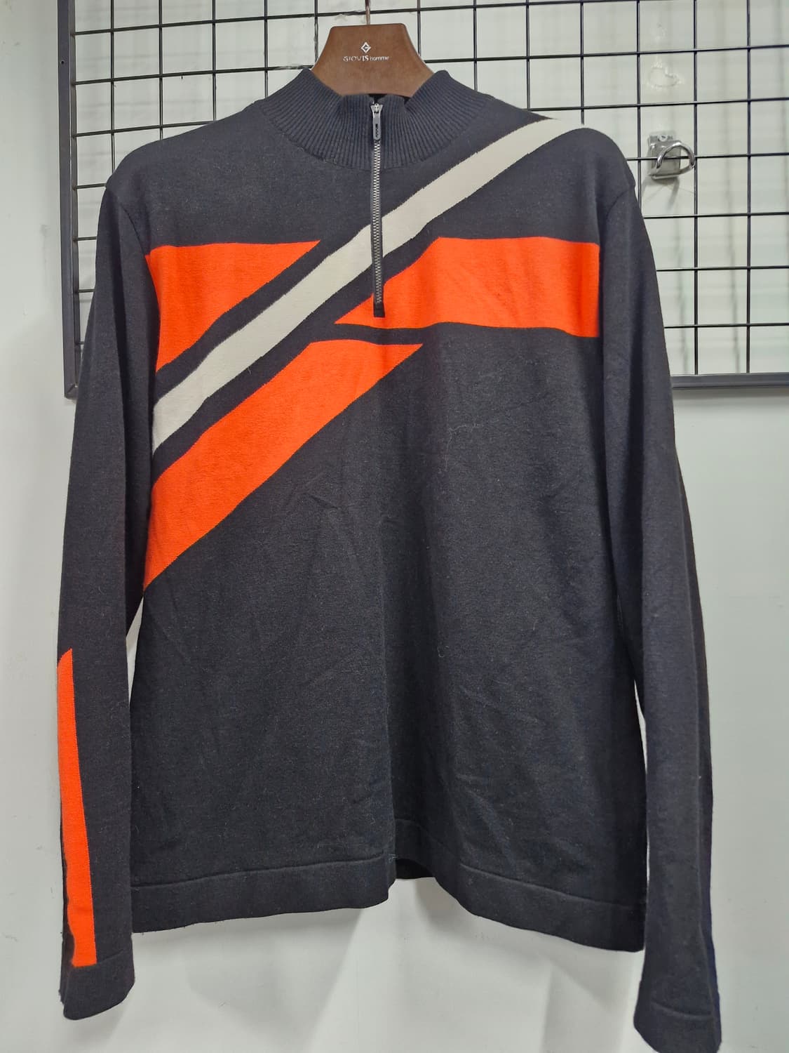 100-105XL 데상트 골프 라인블록 방풍 니트스웨터. 상품이미지1