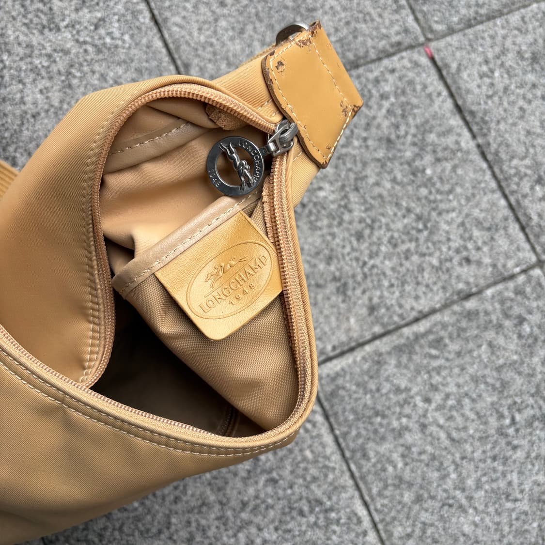 롱샴 베이지 호보 백 상품이미지8