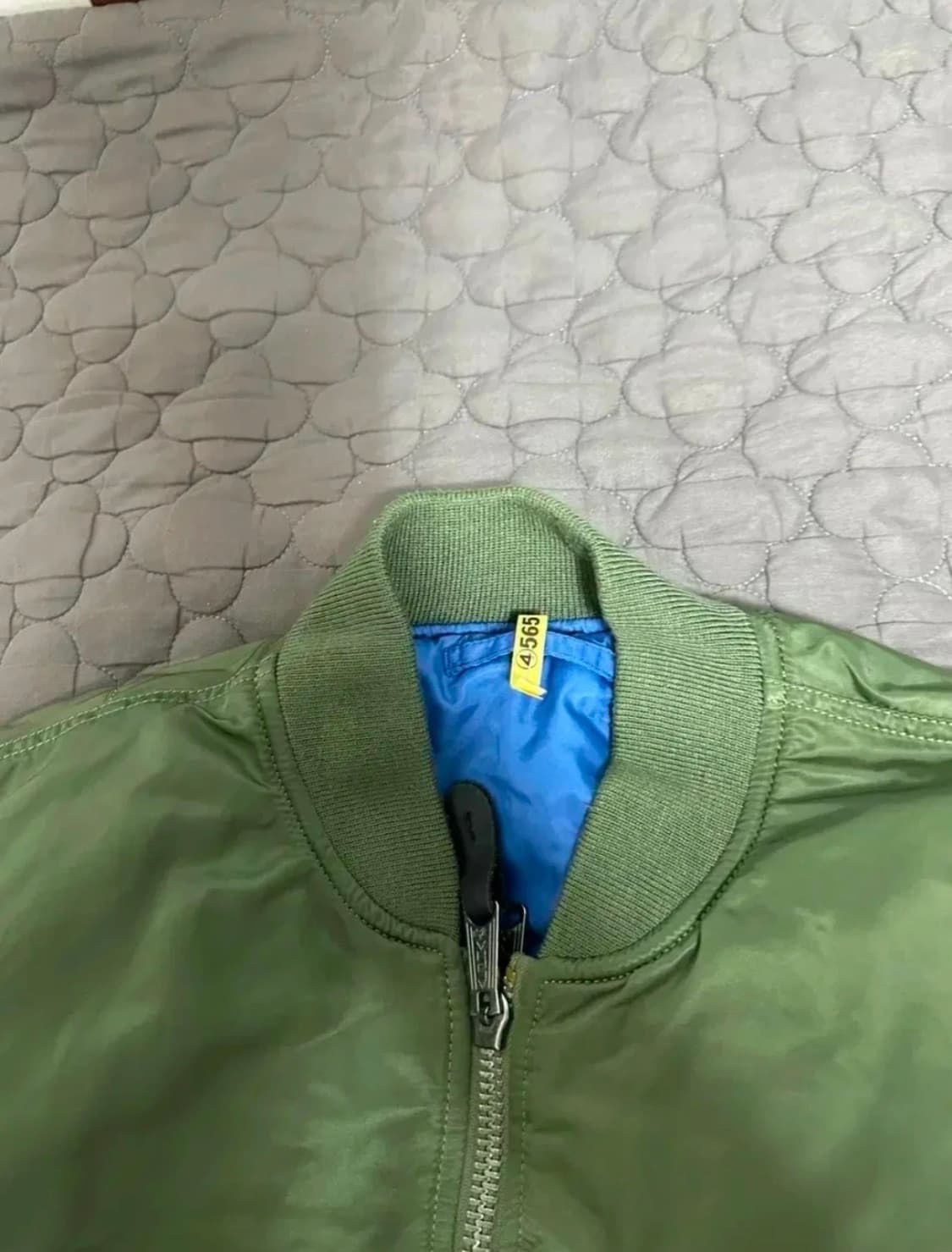 급처)아이앱 스튜디오 x 알파 인더스트리 MA-1 자켓 카키 L 상품이미지3