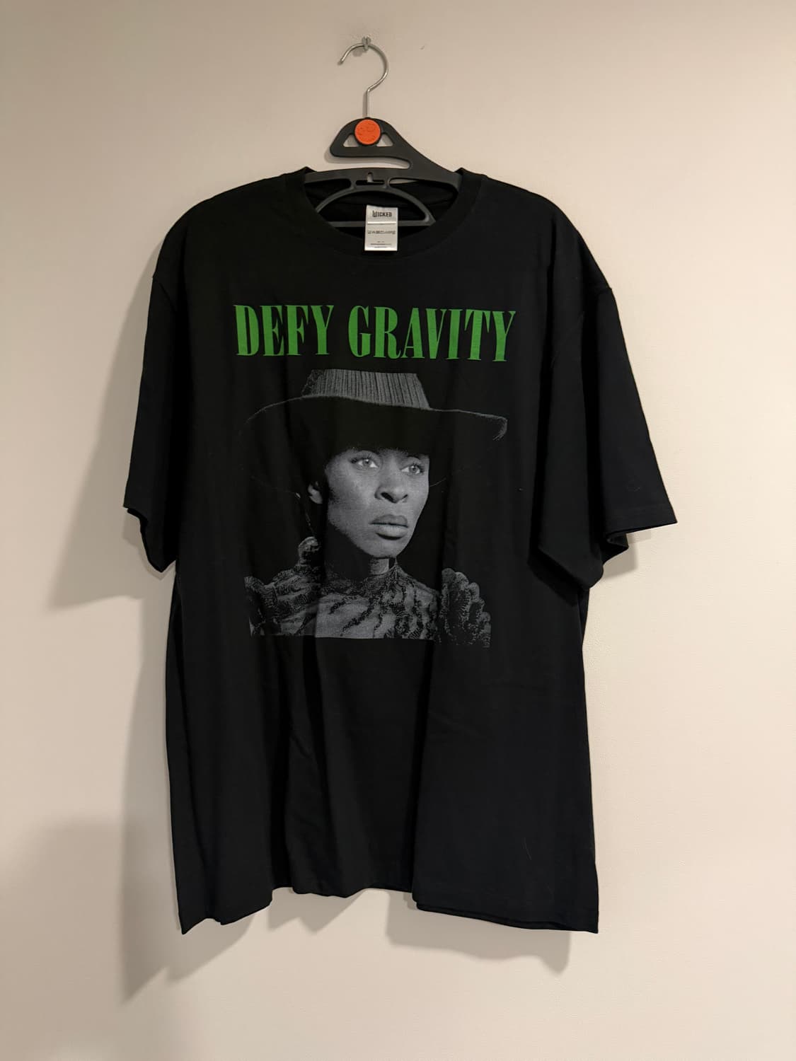 위키드 콜라보  'Defy Gravity' 그래픽 반팔 티셔츠 상품이미지1