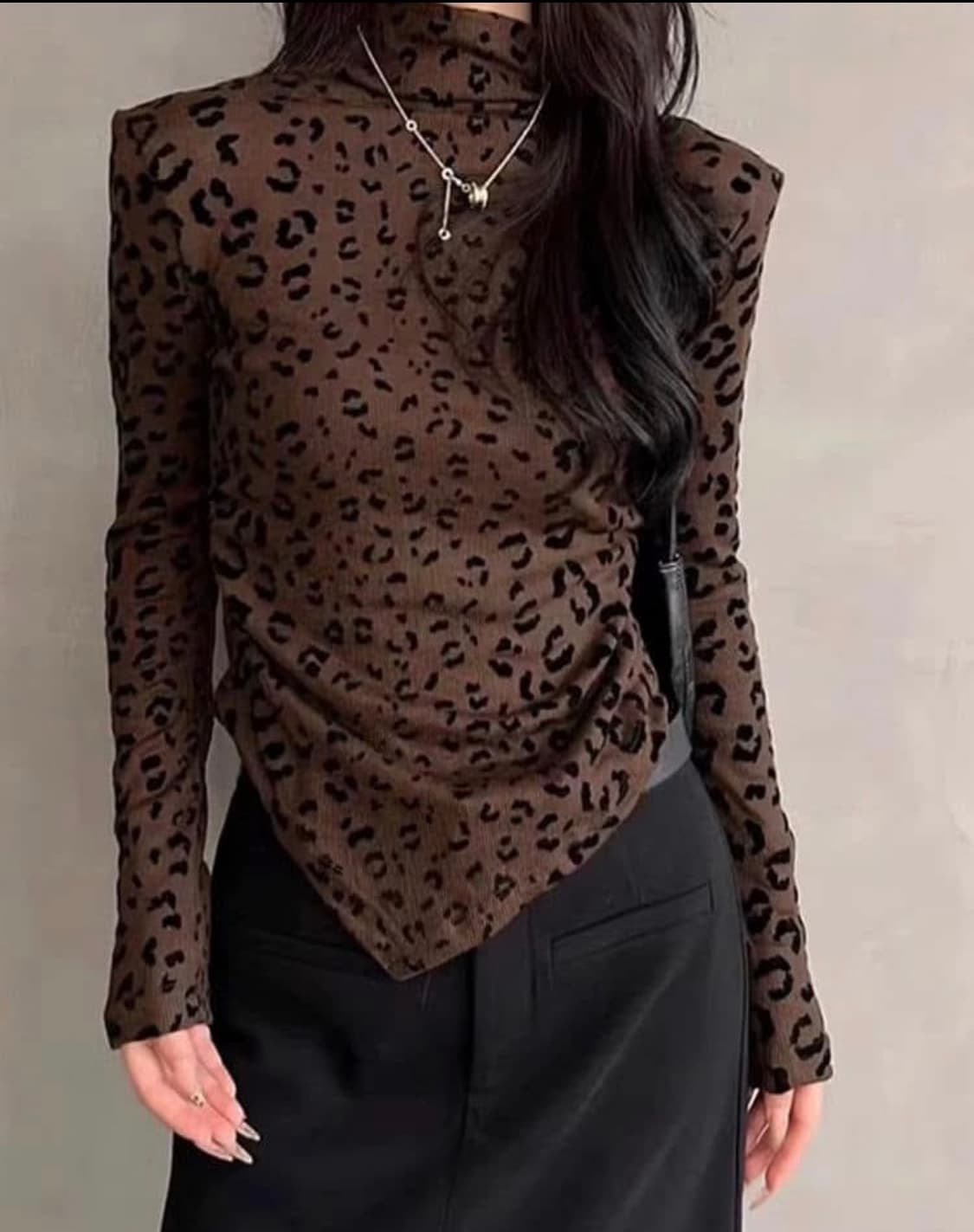 Leopard print high neck long sleeve 상품이미지1