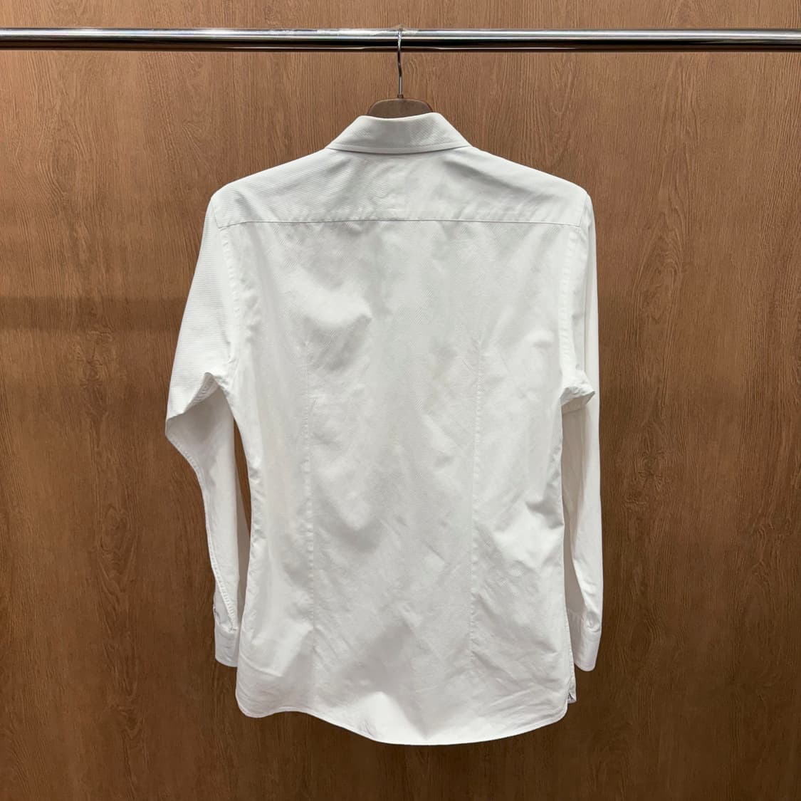 버버리 블랙 라벨 코튼 긴팔 셔츠 포켓 블루 로고 자수 디테일 화이트 상품이미지3