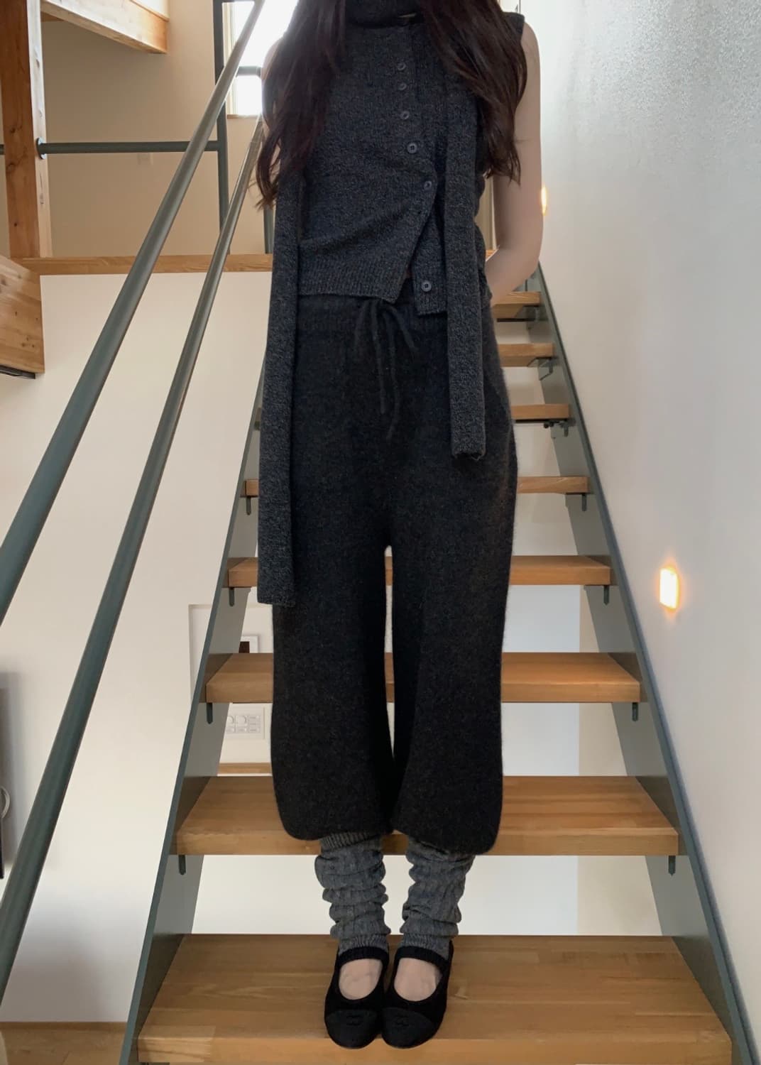 오브제스트 Soft Bloom Raccoon Knit Jogger 차콜 상품이미지10