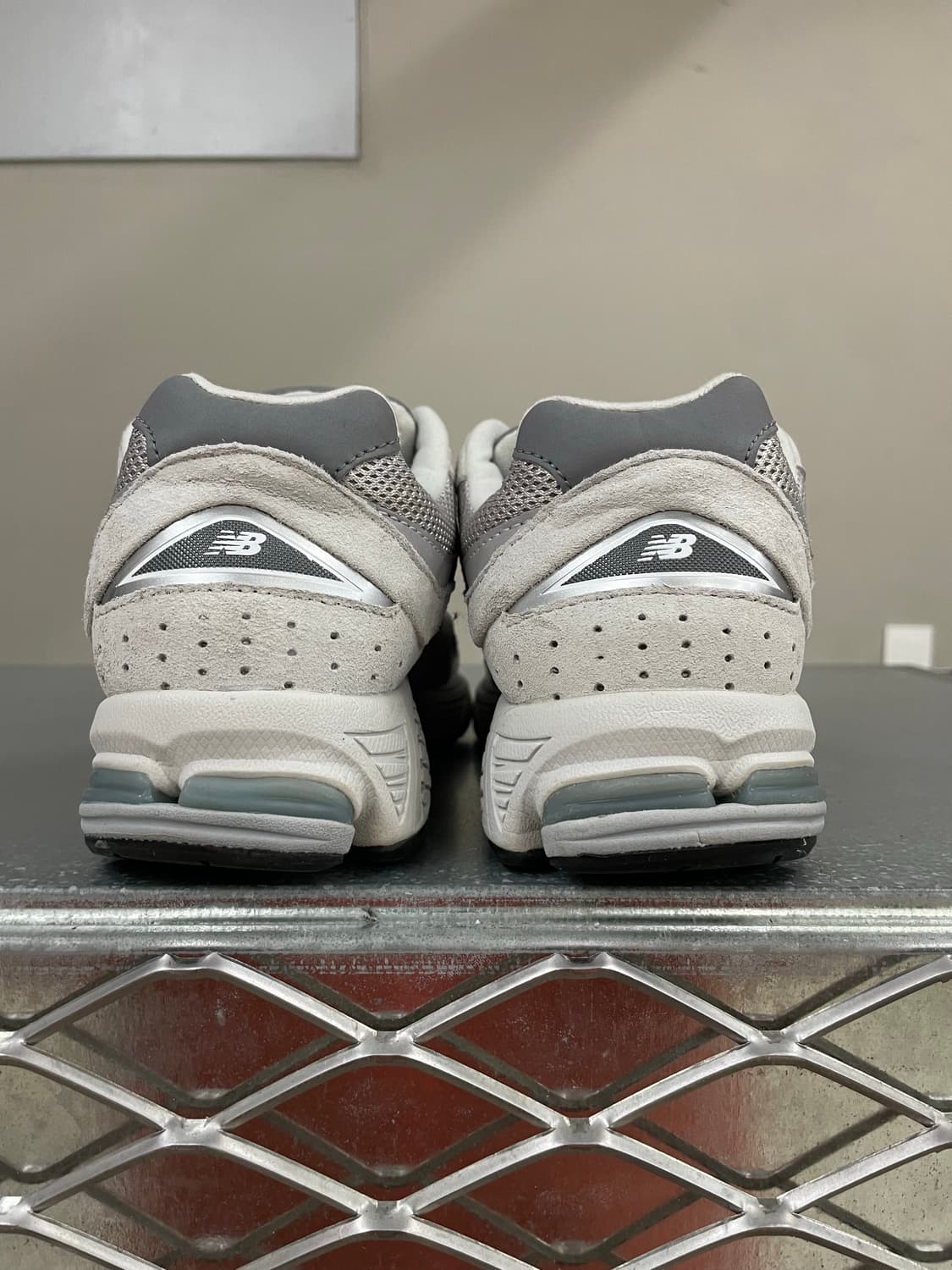 뉴발란스 2002R 그레이 240 상품이미지3