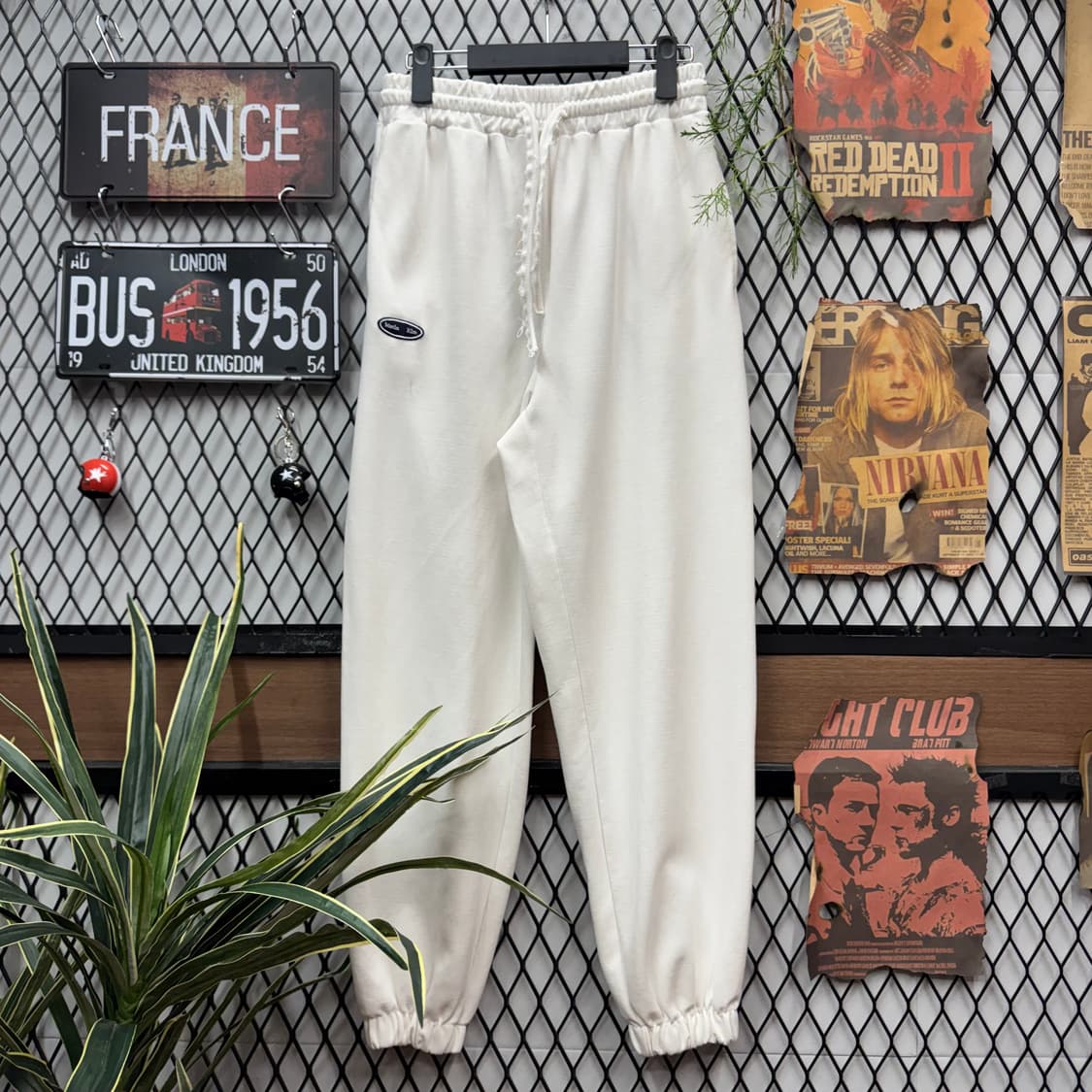 마뗑킴 트레이닝 스웨트 조거 팬츠 전면 로고 포인트 화이트 상품이미지1