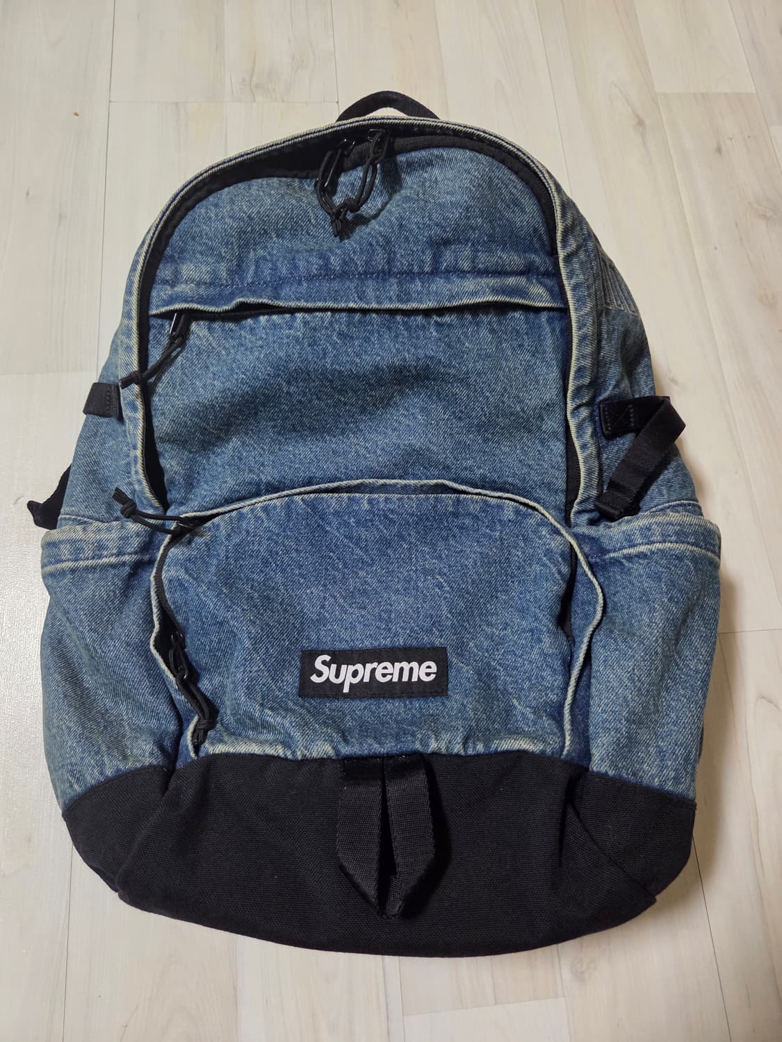 슈프림 데님 백팩 워시드 인디고 - 25FW 상품이미지1