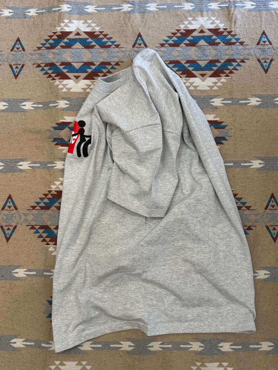 [L] 슈프림 스틱 티셔츠 애쉬 그레이 - 25FW 상품이미지7