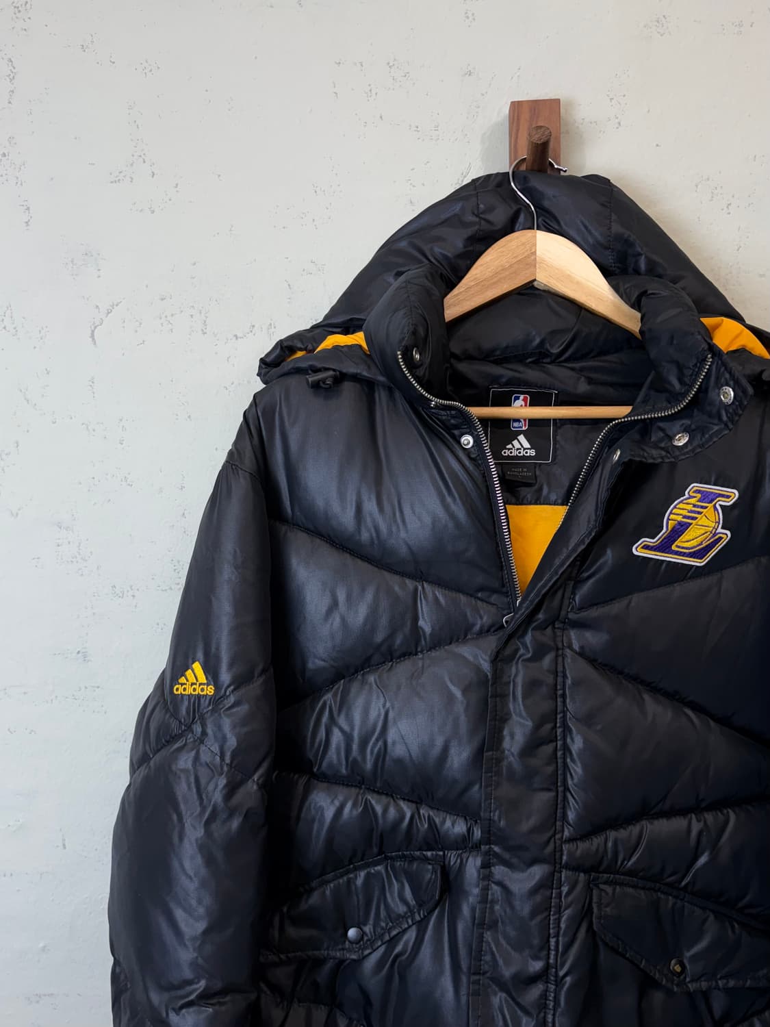 아디다스 NBA 올드스쿨 레이커즈 후드 숏패딩 블랙 상품이미지4