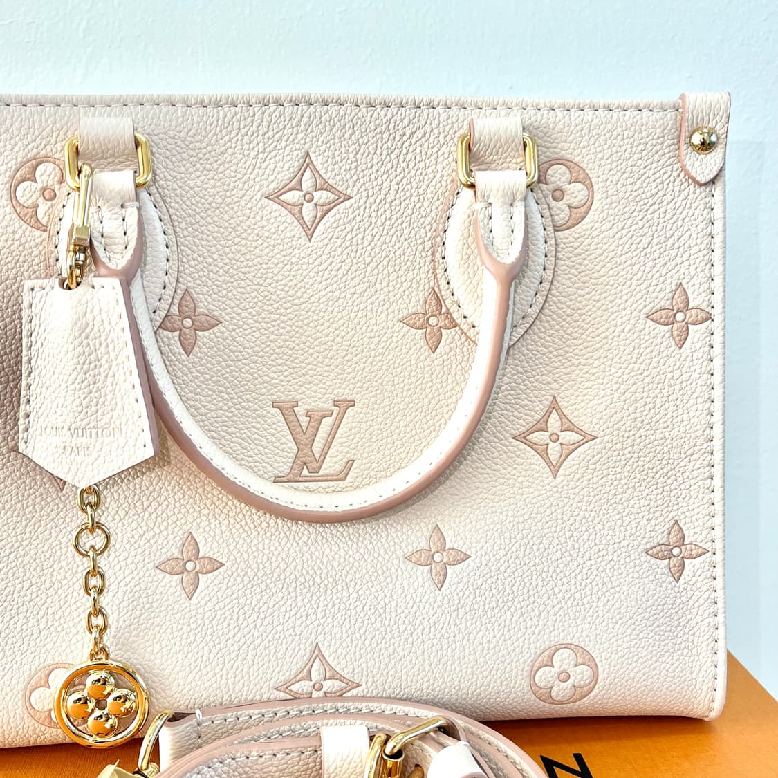 [25SS/새상품] 루이비통 온더고 PM 에덴 크로스백 가방 M14403 상품이미지4