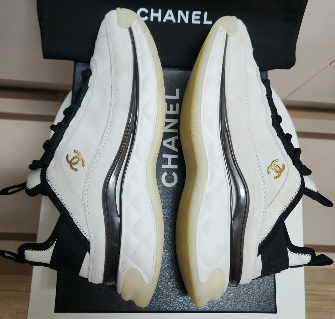 [정품) 샤넬 스니커즈 운동화 스웨이드 카프스킨 CC골드로고/화이트 41 상품이미지3
