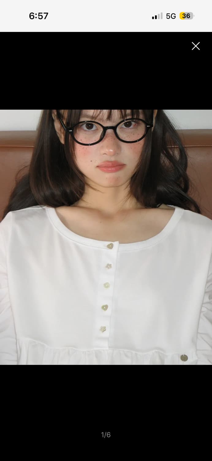 론론 쉐이프 버튼 러플 롱 슬리브 화이트 상품이미지1