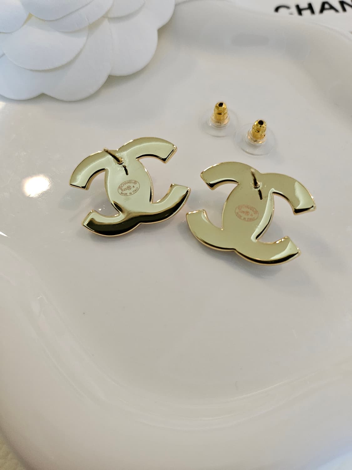 샤넬 CC로고 턴락 금장 귀걸이 업사이클링  상품이미지3