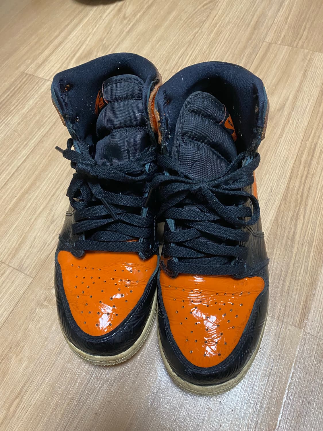 조던 1 레트로 하이 OG 쉐터드 백보드 3.0 상품이미지2