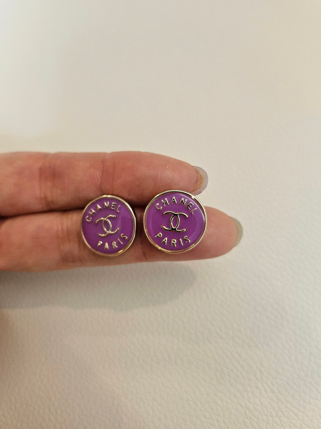 샤넬 단추 CC로고 퍼플 귀걸이 업사이클링 상품이미지3