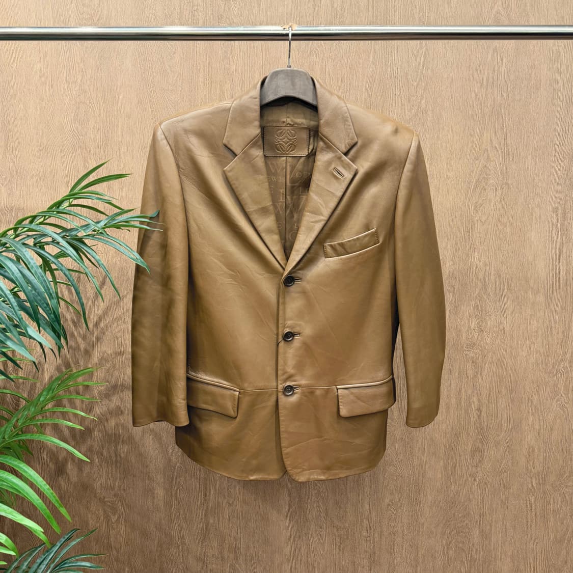 로에베 레더 테일러드 자켓 싱글 버튼 플랩 포켓 디테일 레귤러핏 브라운 상품이미지1