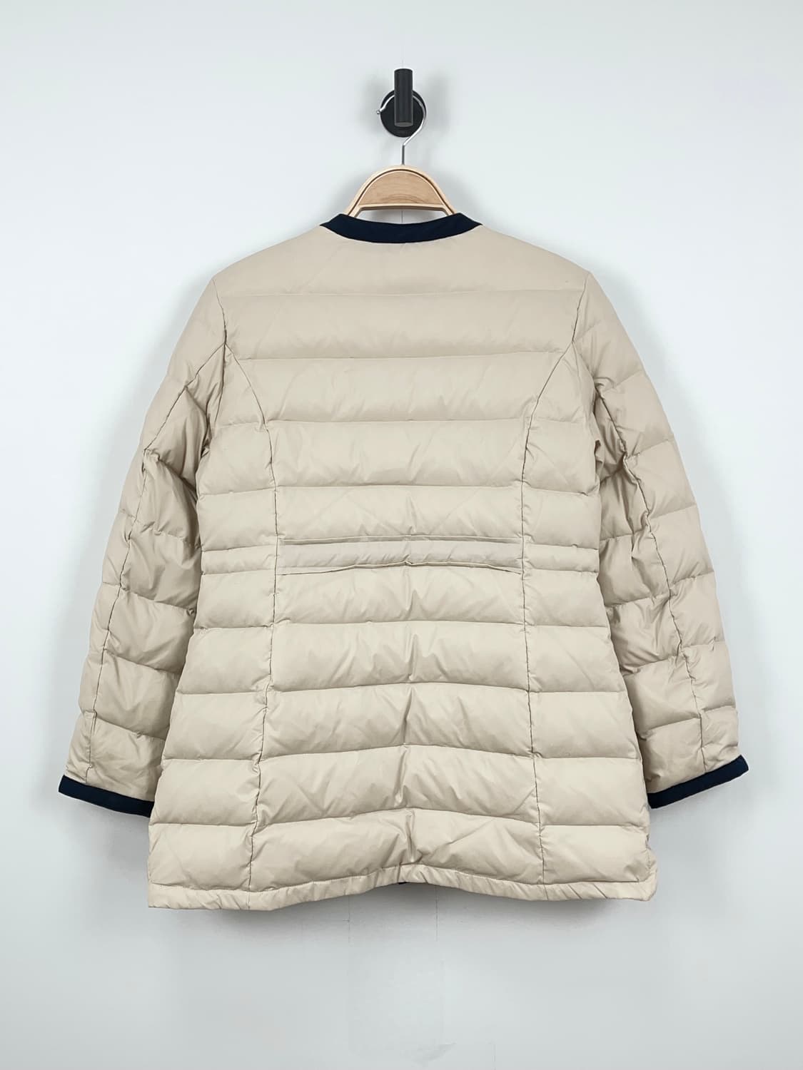 헤지스(HAZZYS) 라운드넥 배색 경량 다운 퀼팅 자켓 상품이미지4