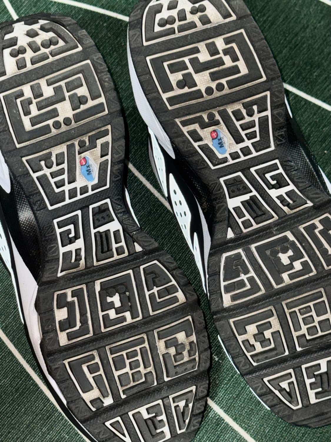 나이키 SNDR 블랙 앤 화이트 290 상품이미지4