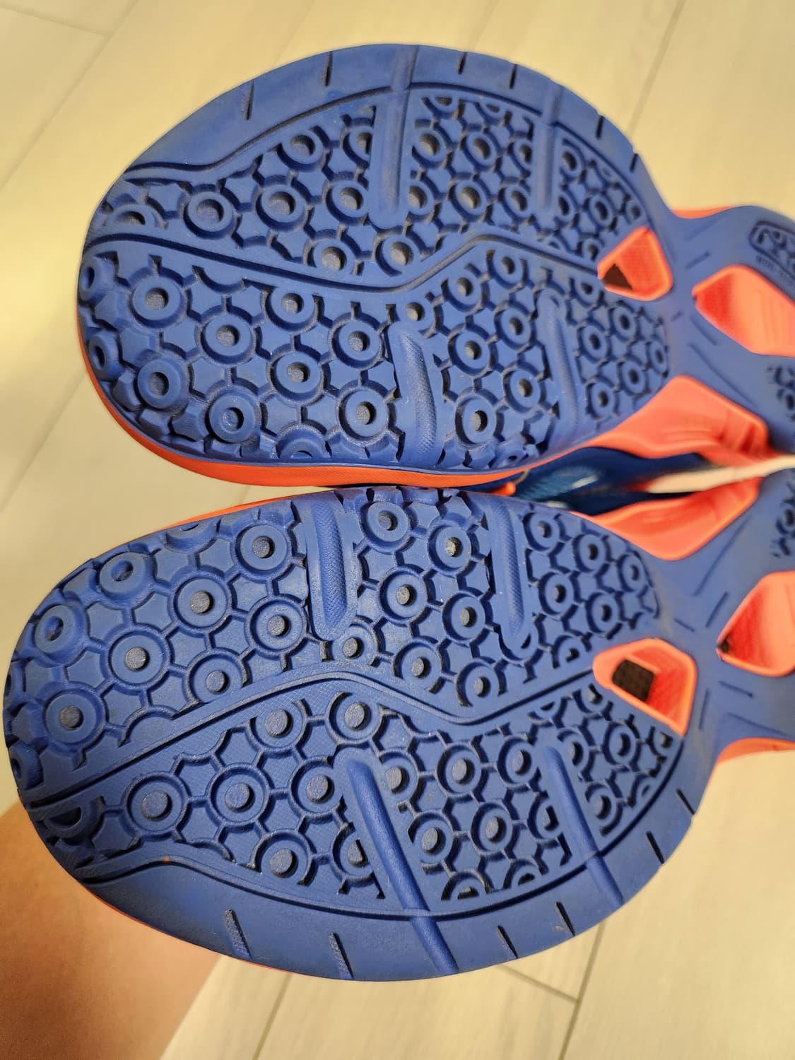 빅터 배드민턴화 사이즈230


여러 중고사이트에도 같이 판매하고 있어서 상품이미지9