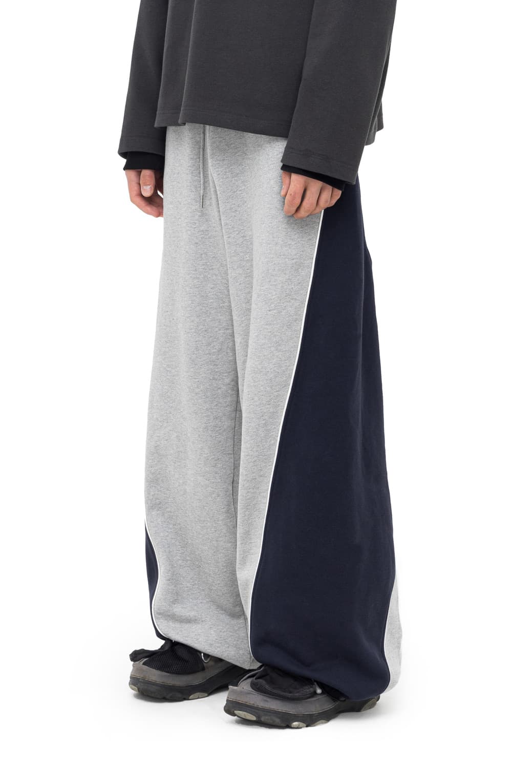 아캄Piping Paneled Sweatpants 상품이미지1