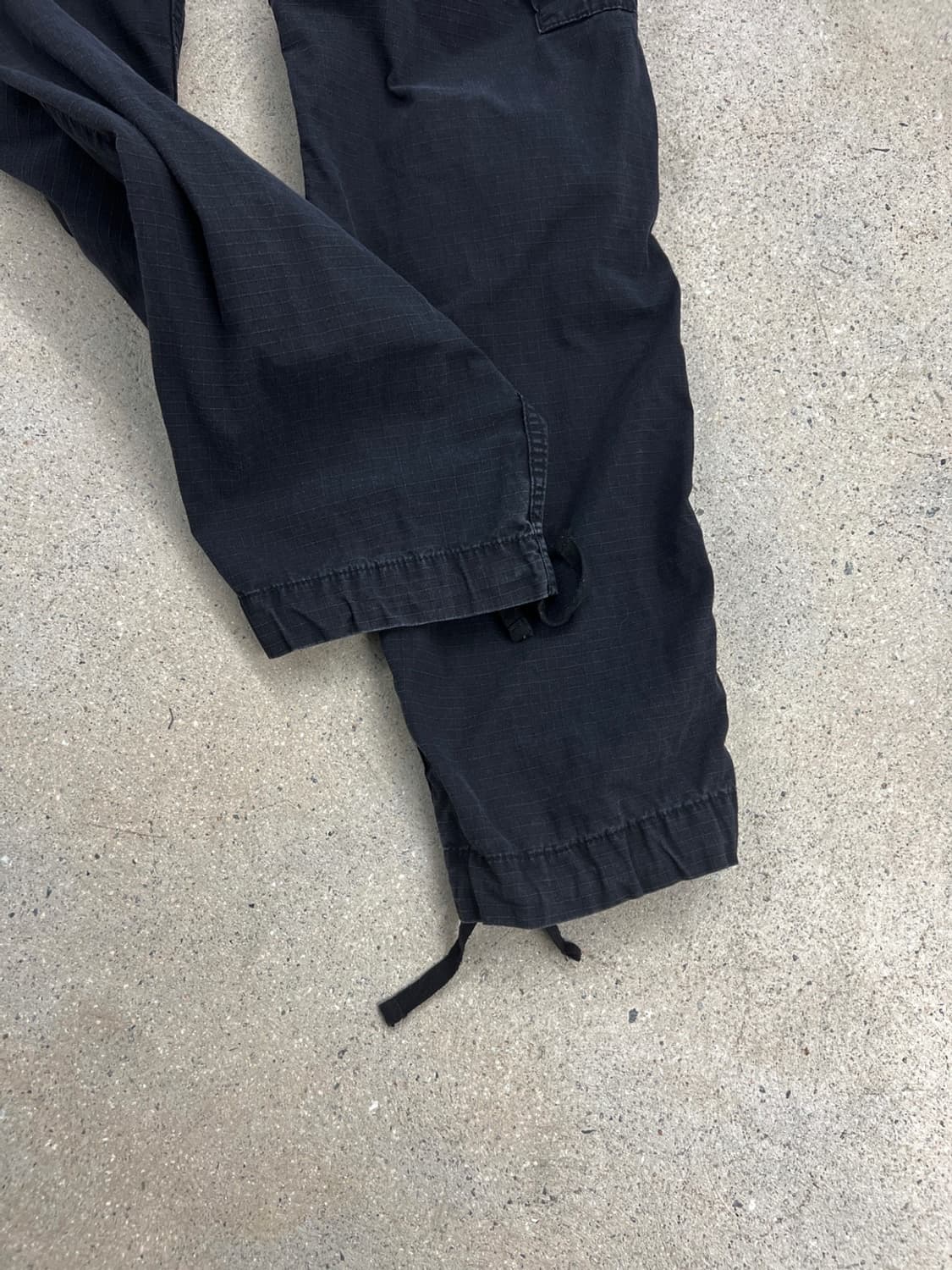 칼하트 WIP 블랙 레귤러 카고 팬츠 상품이미지8