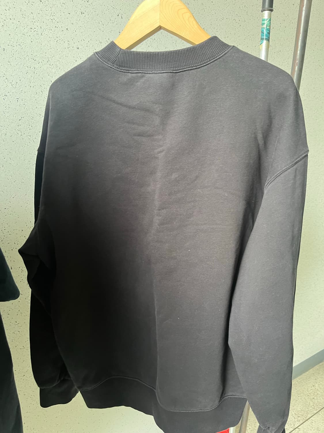 칼하트 WIP 하트패치 크루넥 오버핏 상품이미지2