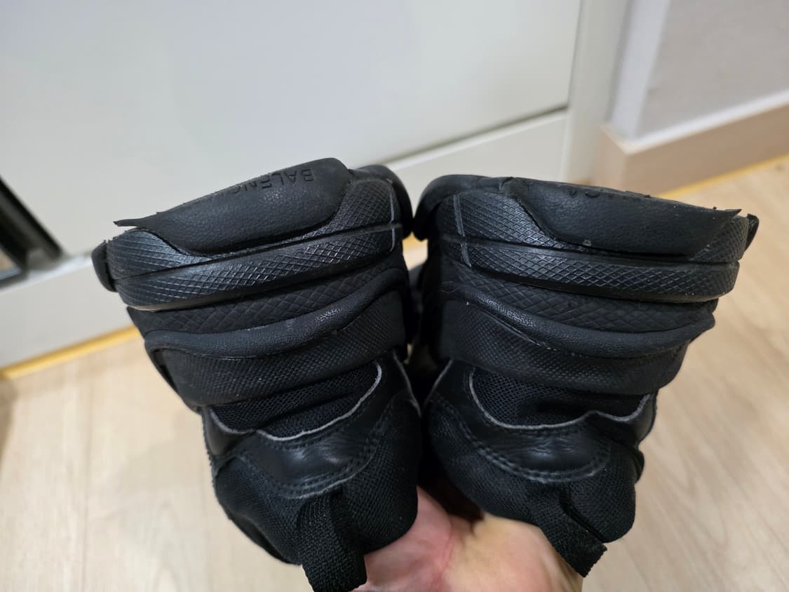 발렌시아가 트리플S 트레이너 트리플 블랙 43 상품이미지5