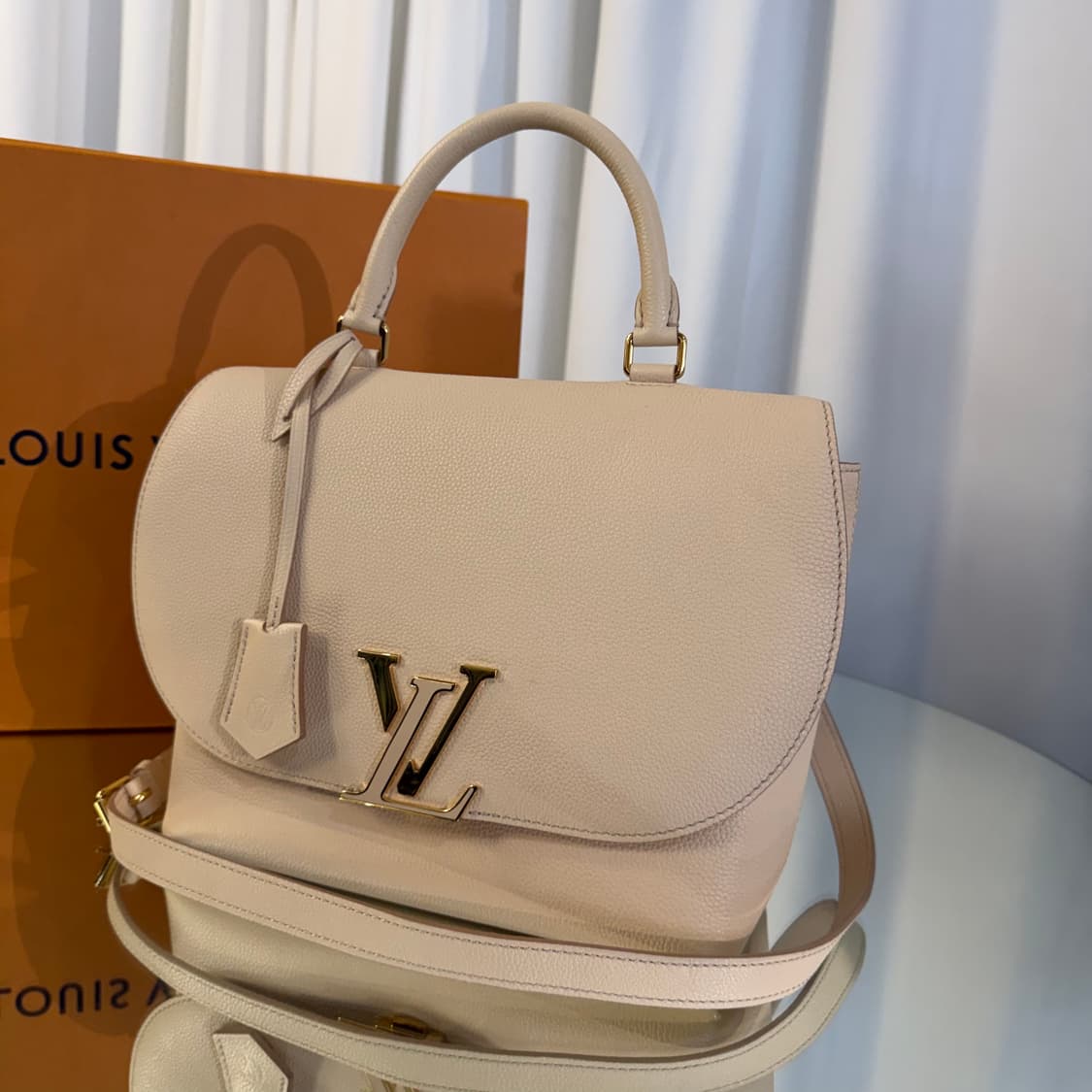 루이비통 볼타 탑 핸들 토트 숄더백 상품이미지4