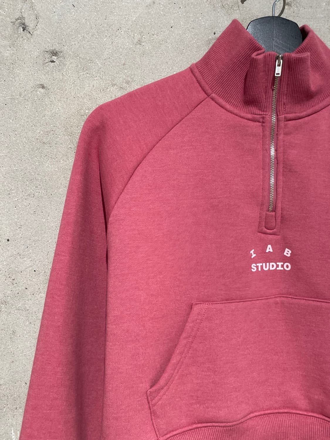 아이앱 스튜디오 핑크 하프 집업 크롭 스웻 셔츠 상품이미지2