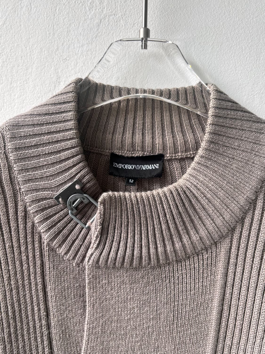 엠포리오 아르마니 후크 넥 스웨터 상품이미지7