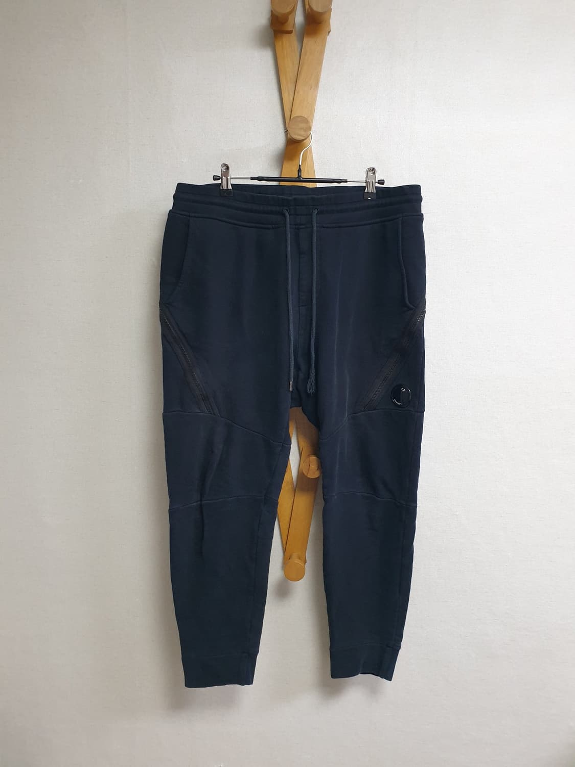 [m/32/정품] cp컴퍼니 렌즈와펜 카고조거팬츠 상품이미지1