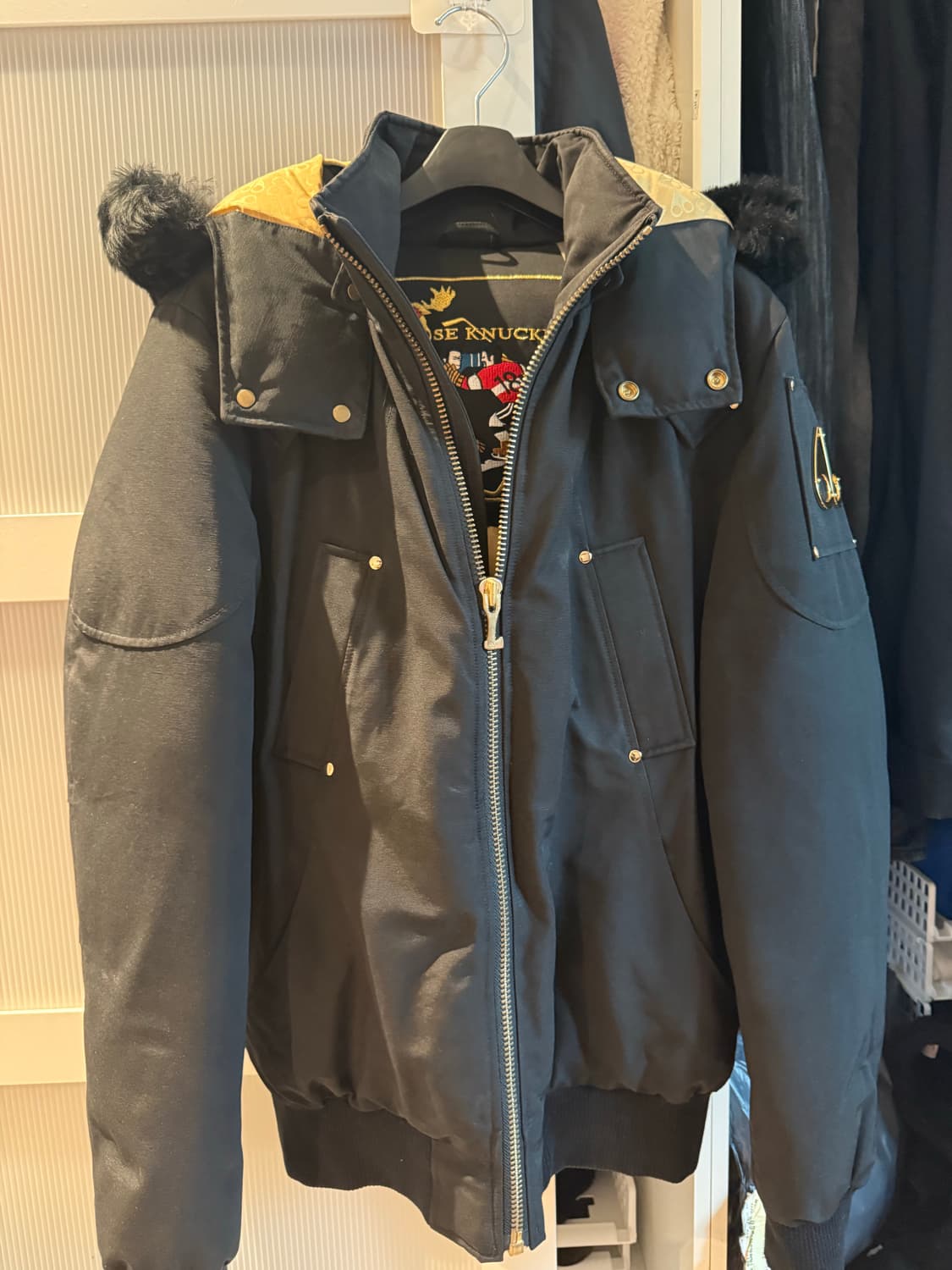 무스너클 발라스틱 붐버 블랙 패딩 금장 상품이미지1