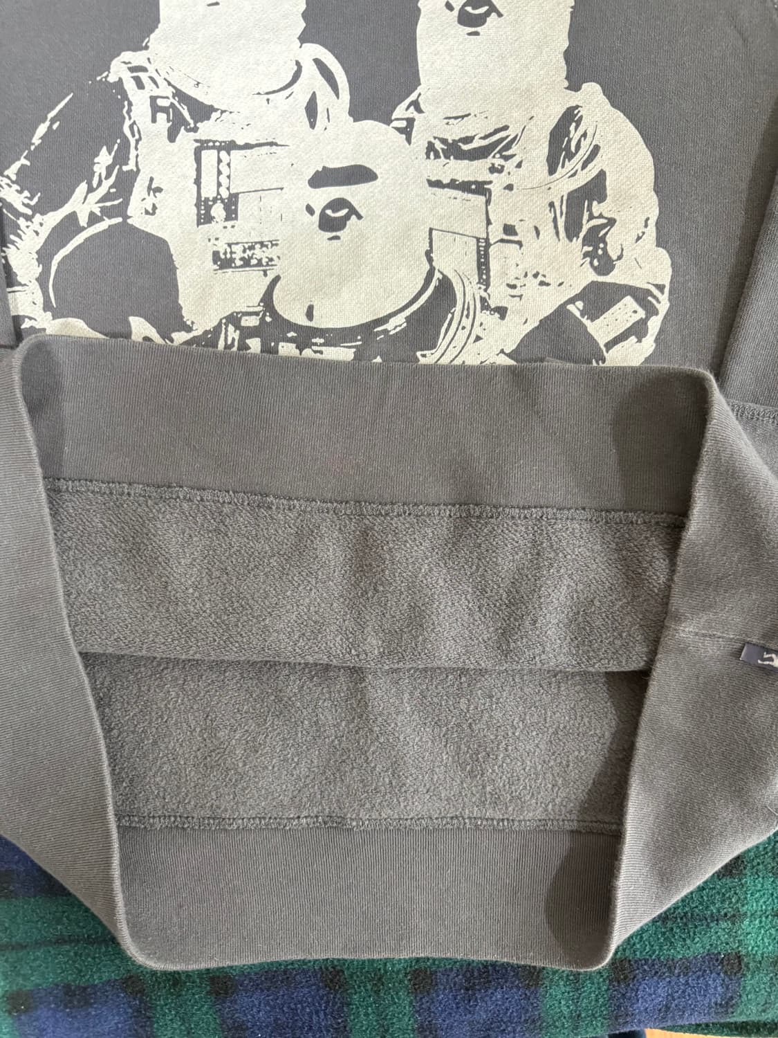 베이프 맨투맨 M 차콜 상품이미지3