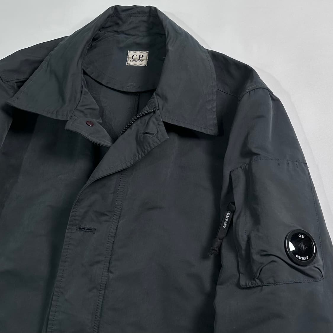 CP컴퍼니 폴리/나일론 렌즈 하프코트  상품이미지4