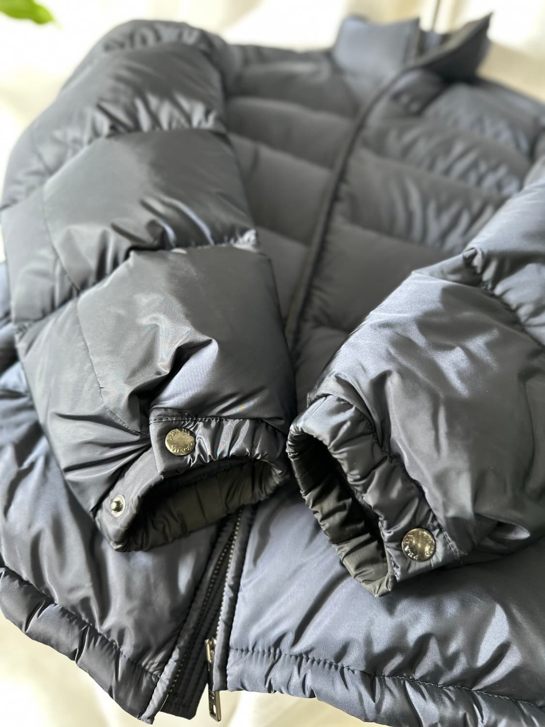 프라다 트라이앵글 패딩 네이비 52 상품이미지5