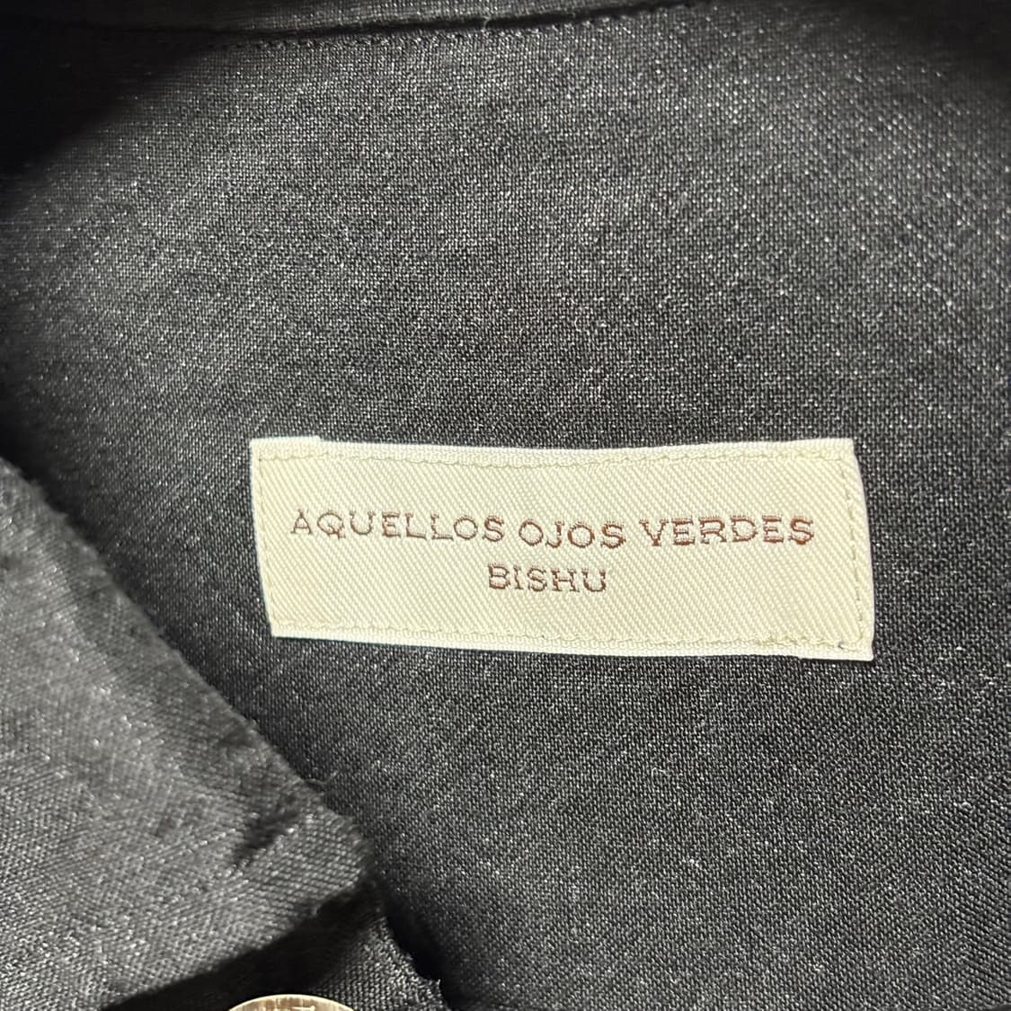 3) Aquellos Ojos Verdes 블랙 셔츠 상품이미지3