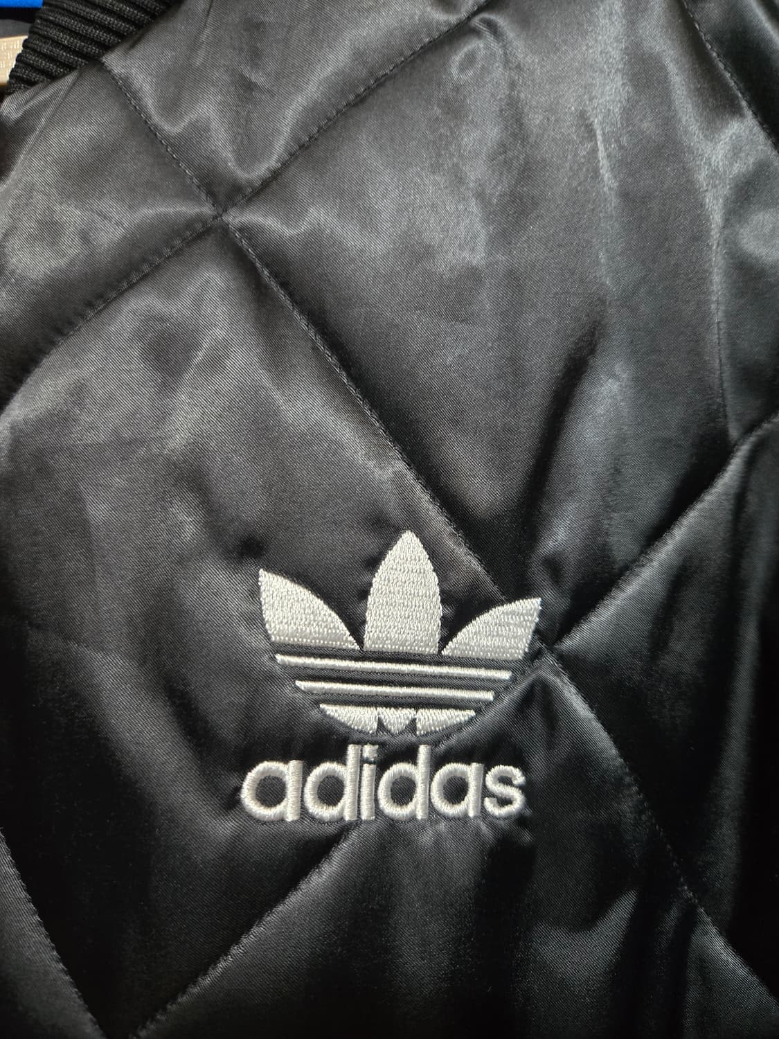 아디다스 블랙 오리지널 퀼팅 봄버자켓. 삼선 점퍼 상품이미지3
