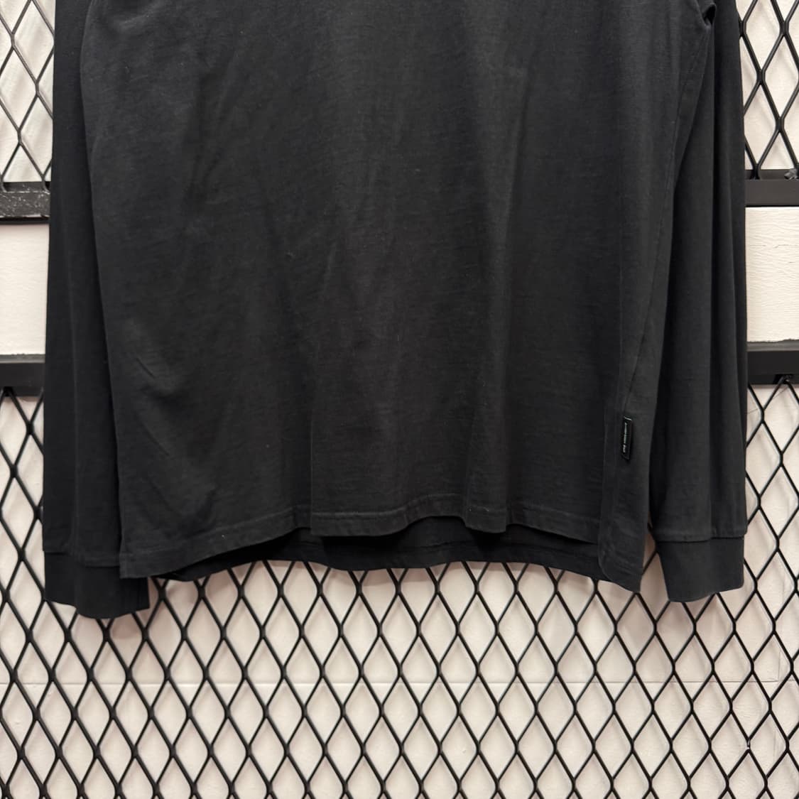 20S/S 앤더슨 벨 롱 슬리브 후면 빅 프린팅 디테일 블랙 상품이미지4