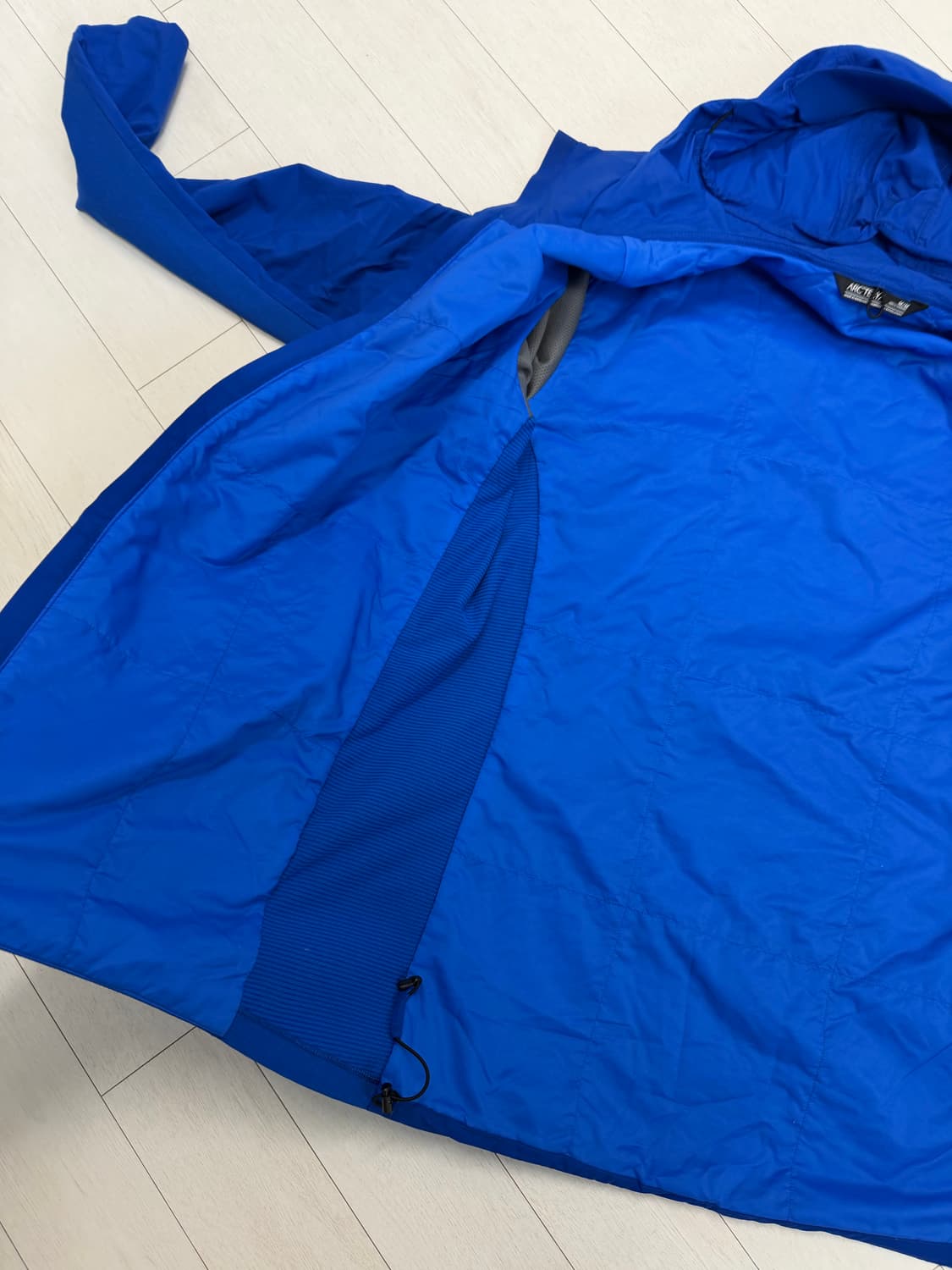 아크테릭스 아톰 SL  M 사이즈   상태 9.2/10  크림에서 36만 상품이미지6