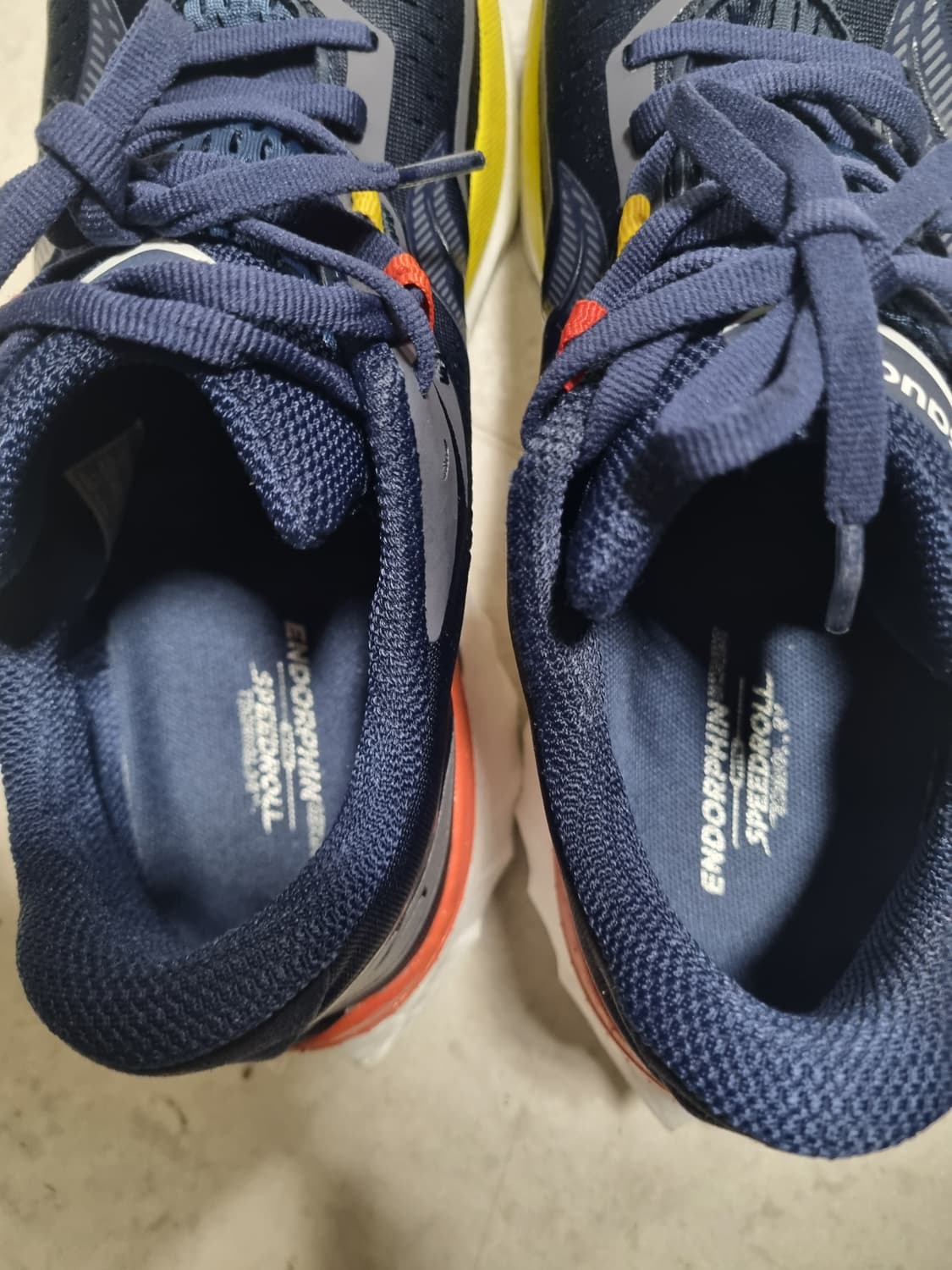 써코니 앤돌핀 스피드4 러닝화  상품이미지5