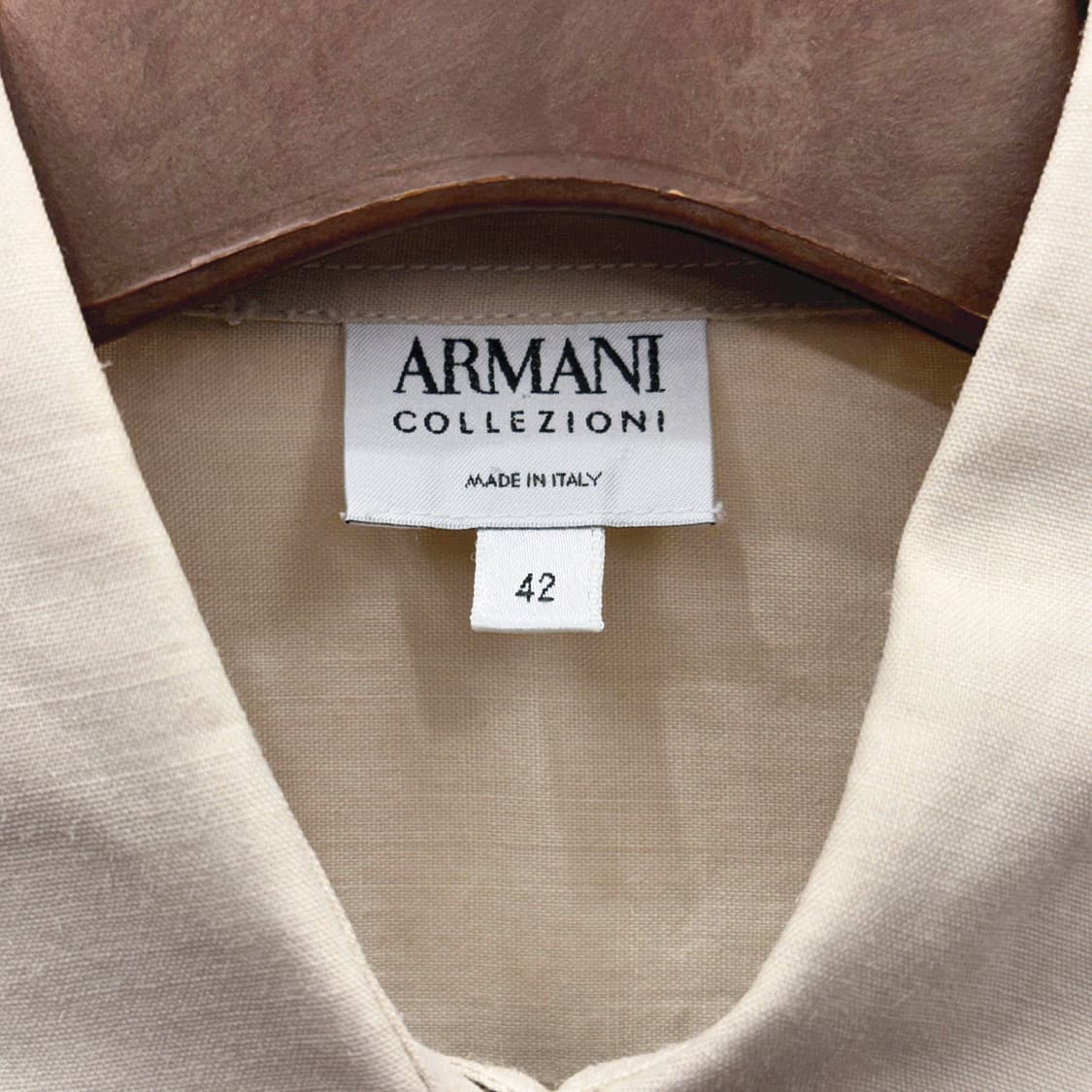 아르마니 익스체인지 라운드 패널 버튼업 셔츠 절개 라인 디테일 베이지 상품이미지7