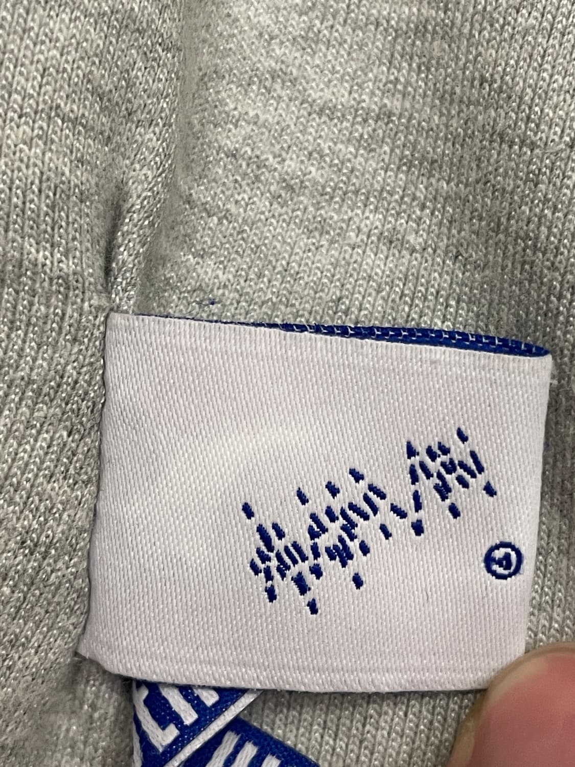 아더에러 메종키츠네 더 블루이스트 폭스 스웻셔츠 그레이 상품이미지8