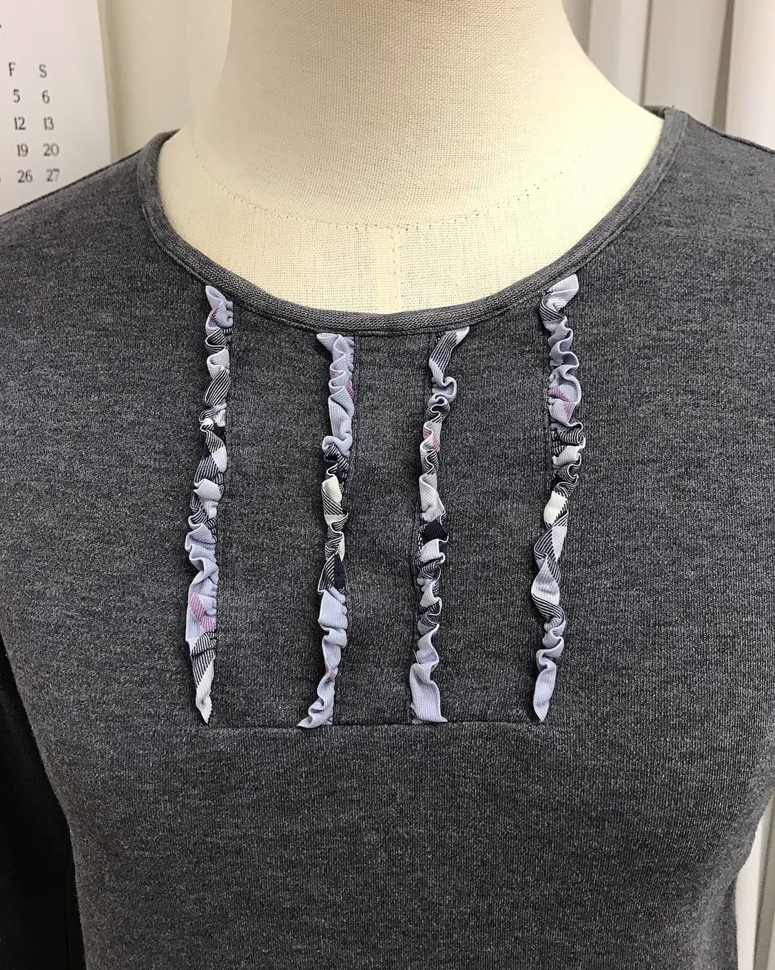 버버리 체크 프릴 퍼프 긴팔티 상품이미지8