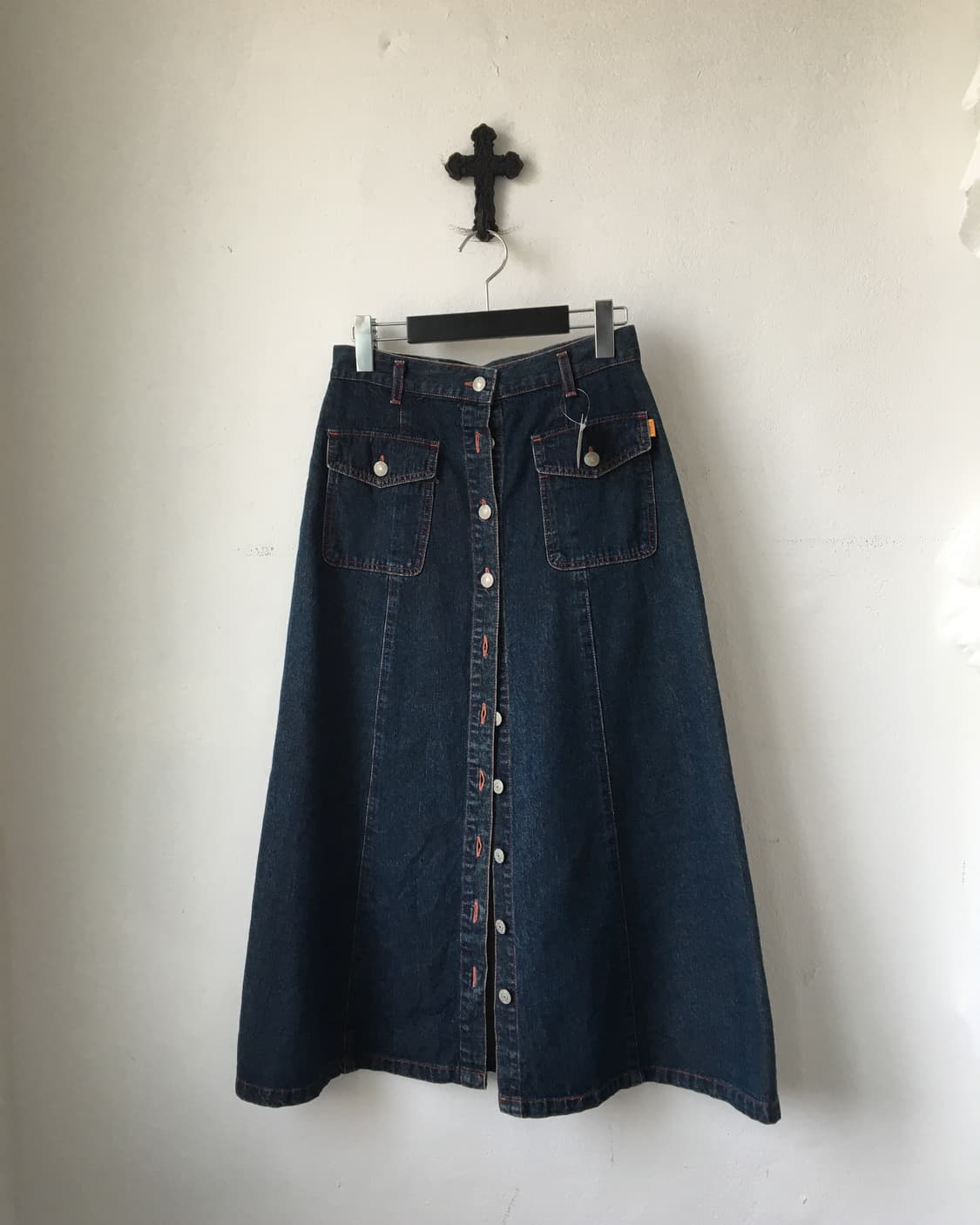 Pocket point button up denim skirt 상품이미지1
