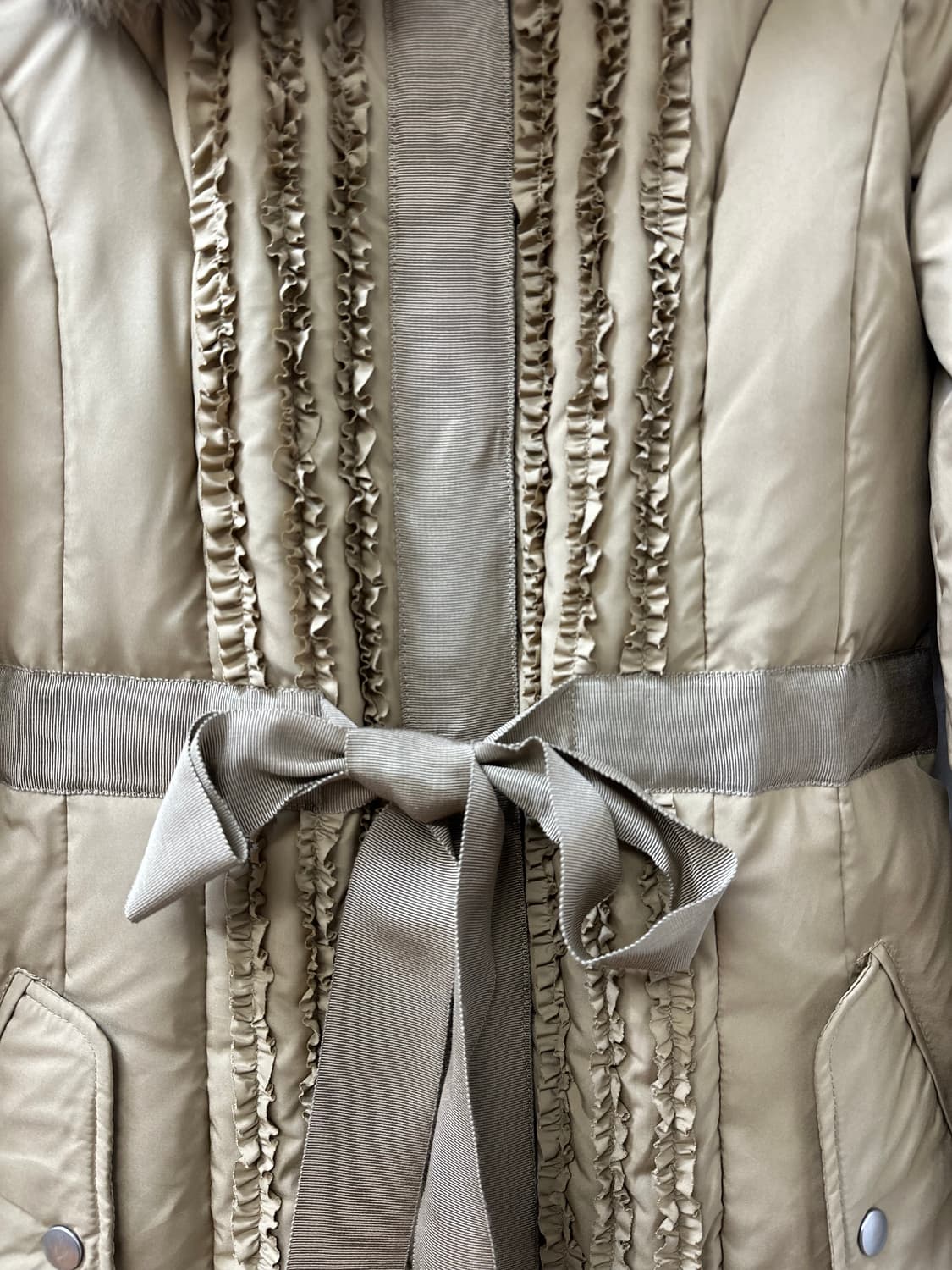 일본빈티지 베이지 퍼 카라 셔링 러플 디테일 롱 패딩 코트 상품이미지2