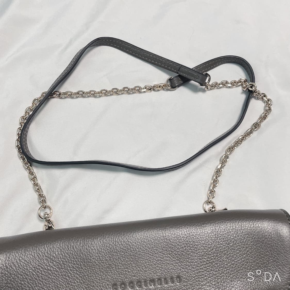 코치넬레 가죽 크로스백 연브라운 상품이미지4