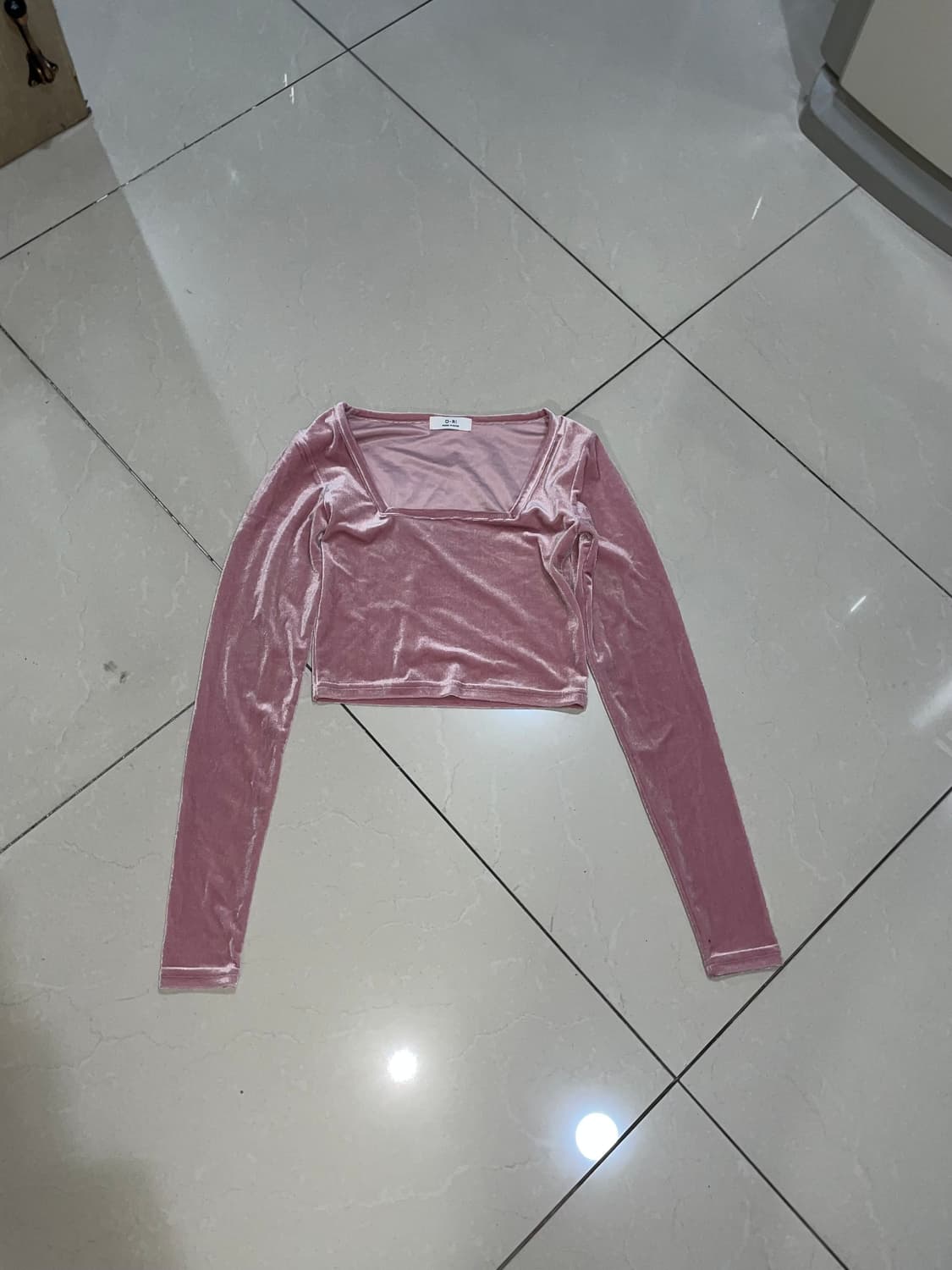 바비 벨벳 크롭 스퀘어 티 상품이미지1