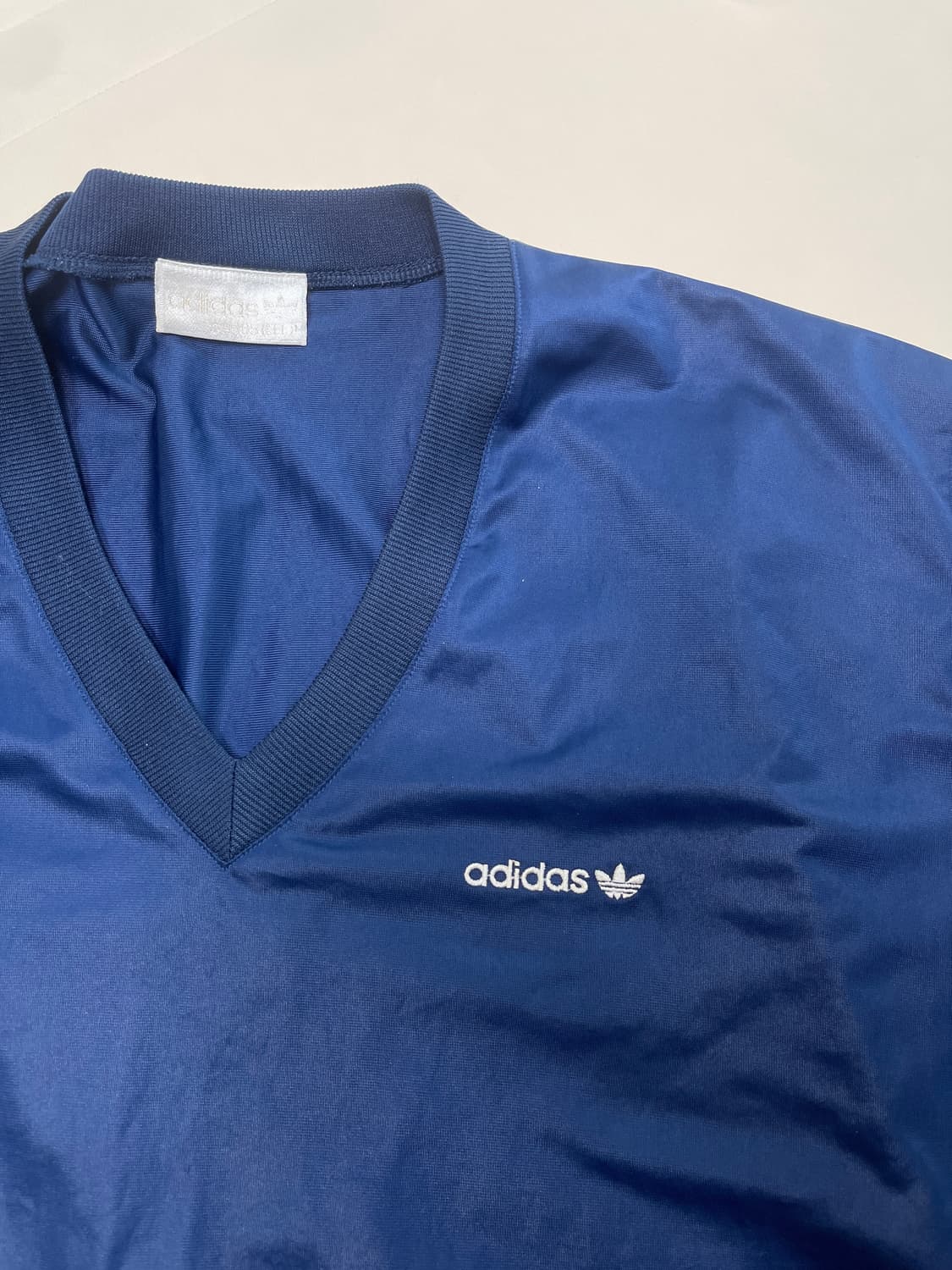 아디다스 올드스쿨 네이비 브이넥 웜업 상품이미지4